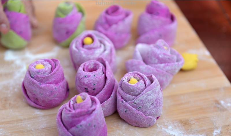 青岛农民美女制作3种“水果”面食，外形逼真还有果肉，无从下嘴