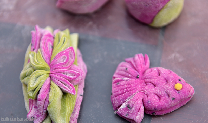 青岛农民美女制作3种“水果”面食，外形逼真还有果肉，无从下嘴