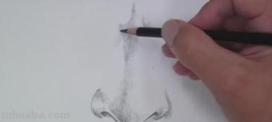 怎么用彩铅画鼻子（怎么用彩铅画鼻子好看）