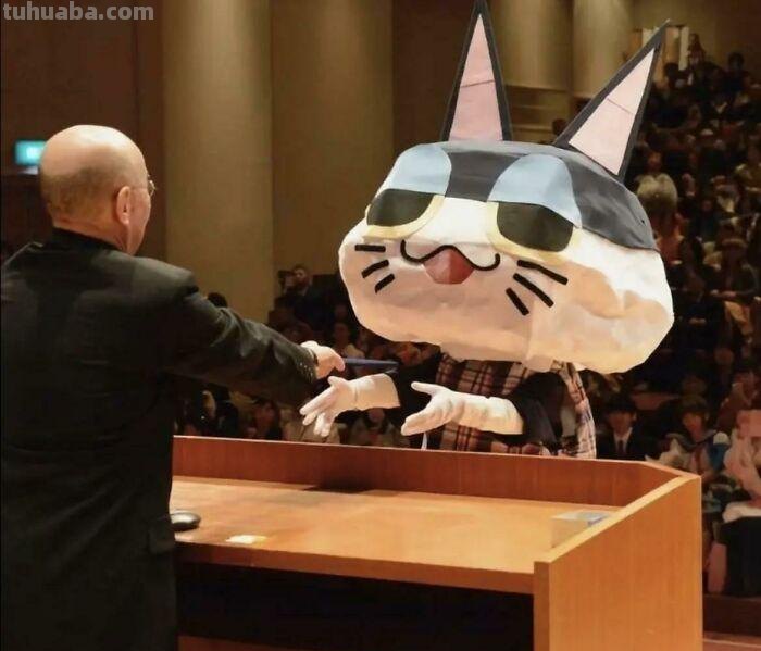 2022日本京都大学毕业典礼，上演cosplay，有人扮演中国宫女