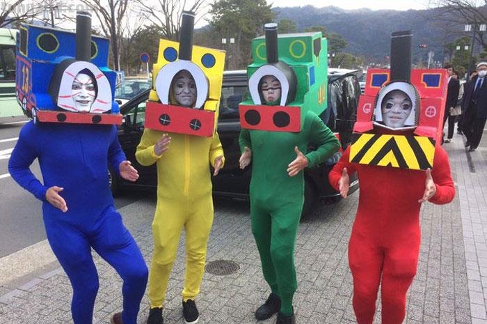 2022日本京都大学毕业典礼，上演cosplay，有人扮演中国宫女