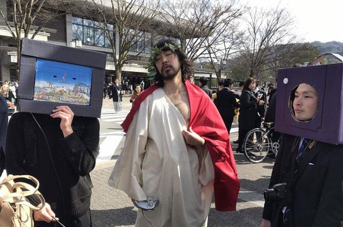 2022日本京都大学毕业典礼，上演cosplay，有人扮演中国宫女