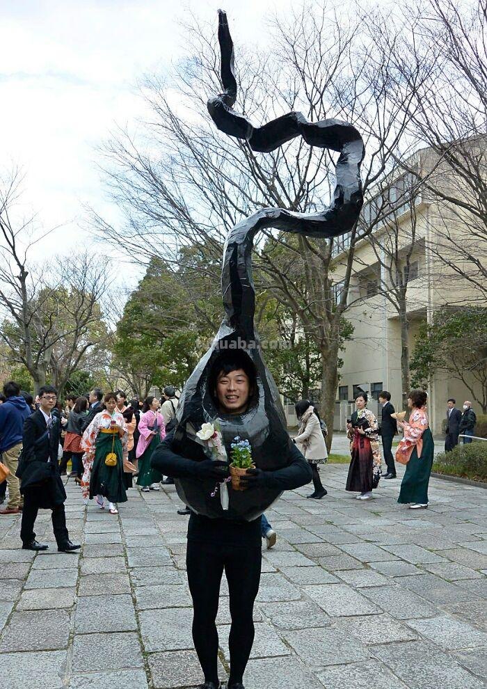 2022日本京都大学毕业典礼，上演cosplay，有人扮演中国宫女