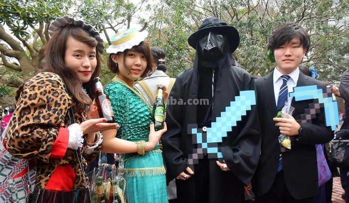 2022日本京都大学毕业典礼，上演cosplay，有人扮演中国宫女