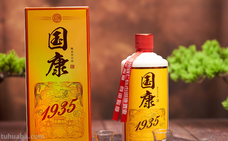 北京8位老人相聚天上人间，点了一桌子美食，结账时竟然被免单了