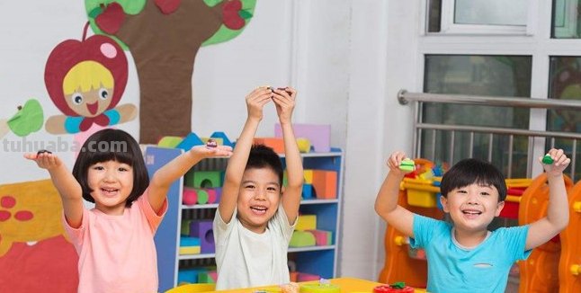 公立幼儿园都是以玩为主,会不会让孩子输在起跑线上呢?为什么?