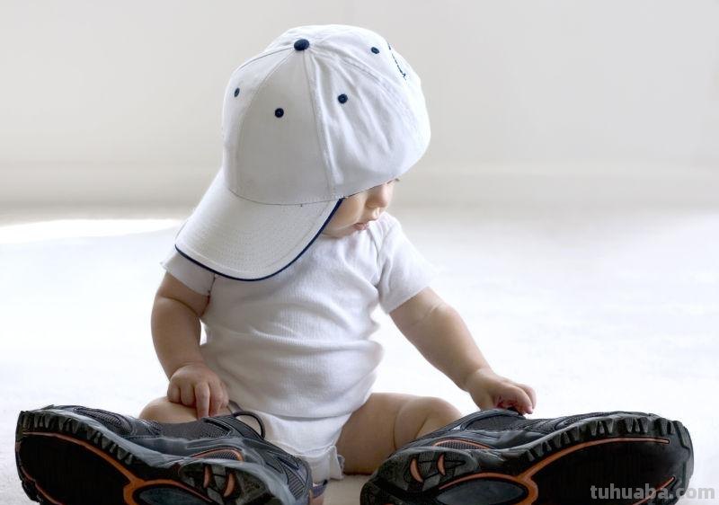 宝宝什么时候就开始需要穿鞋子了?