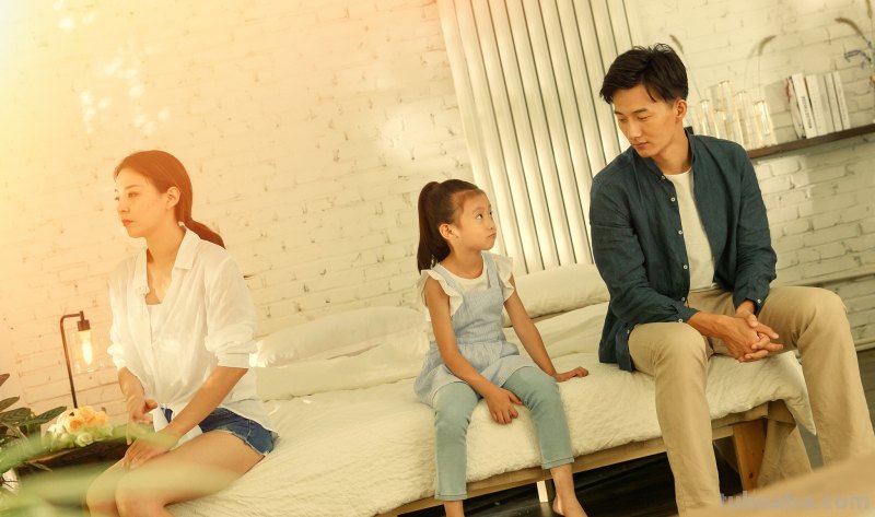 孩子在成长过程中犯错是在所难免的事情,小孩犯错后该如何教育?