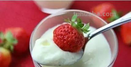 酸奶大部分都是冻的,小孩子可以喝酸奶吗?