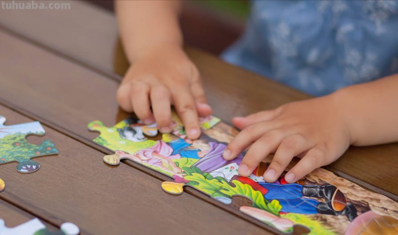 带宝宝玩拼图游戏,到底有什么好处?