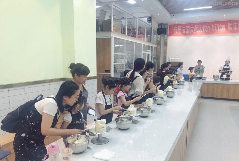 DIY糕点刷遍朋友圈，烘焙产业催生诸多新商机