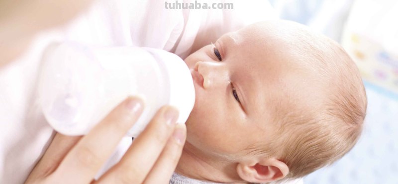 宝宝出现了哪四种表现,暗示着他已经吃饱了?