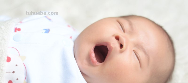 宝宝出现了哪四种表现,暗示着他已经吃饱了?