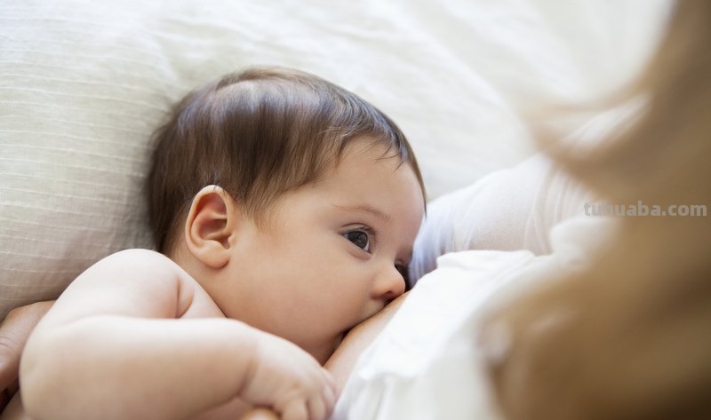 有些婴儿在出生时屁股上会有胎儿青,这到底是怎么回事?