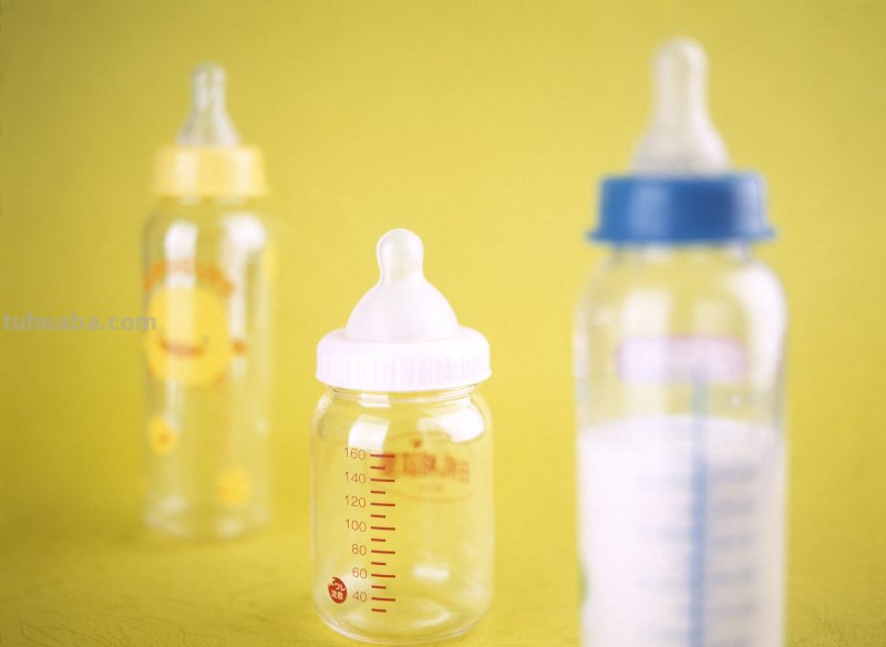 宝宝刚出生买多大的奶瓶比较合适?那么买几个奶瓶比较好呢?