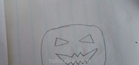 如何画出万圣节南瓜灯的简笔画?