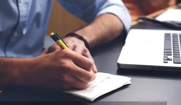 四年级最简单的手抄报怎么画