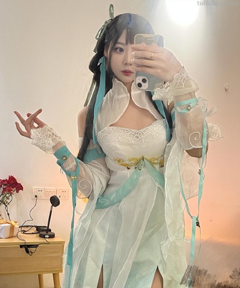 腐团儿最爱的一套Cosplay，置顶主页两年多时间，堪称完美之作