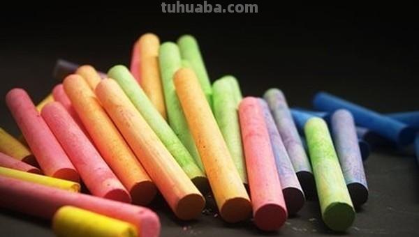 粉笔用彩铅怎么画 怎么在深色当中画出气泡?工具是水溶彩铅? 粉笔用彩铅怎么画 怎么在深色当中画出气泡?工具是水溶彩铅?