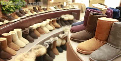 一双雪地靴后面的商标不是UGG而是一只简笔画的羊,下面写了一个Austra...