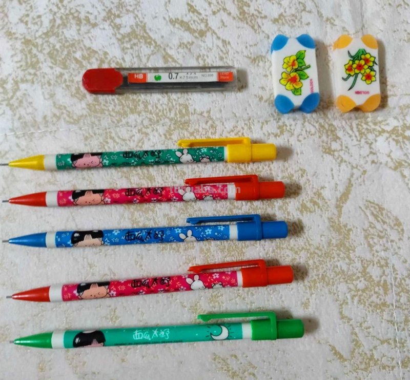 老文具:90后小时候的文具盒里 总少不了西瓜太郎和小青蛙 老文具:90后小时候的文具盒里 总少不了西瓜太郎和小青蛙