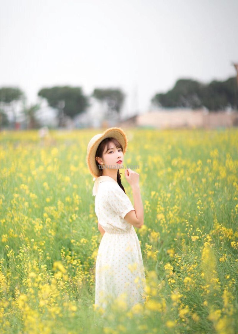 想要做到随时随地拍美照，拍照姿势学一学，上镜惊艳人很美