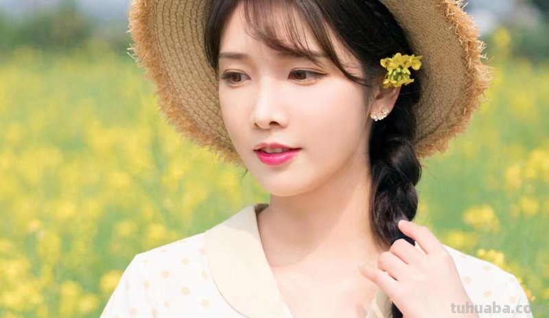 想要做到随时随地拍美照，拍照姿势学一学，上镜惊艳人很美