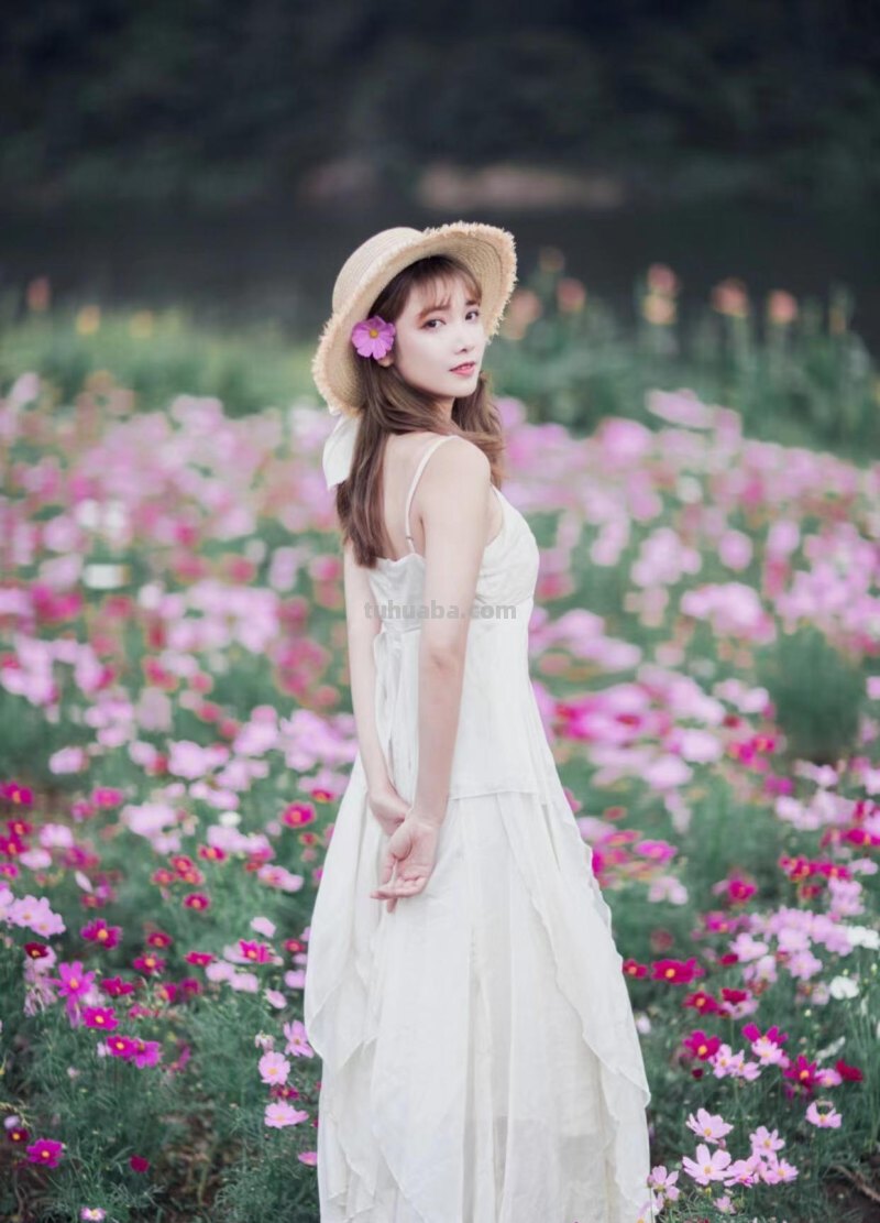 想要做到随时随地拍美照，拍照姿势学一学，上镜惊艳人很美