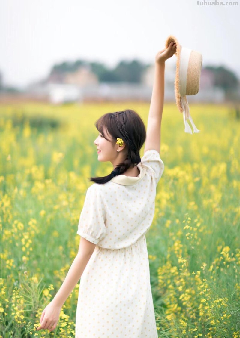 想要做到随时随地拍美照，拍照姿势学一学，上镜惊艳人很美