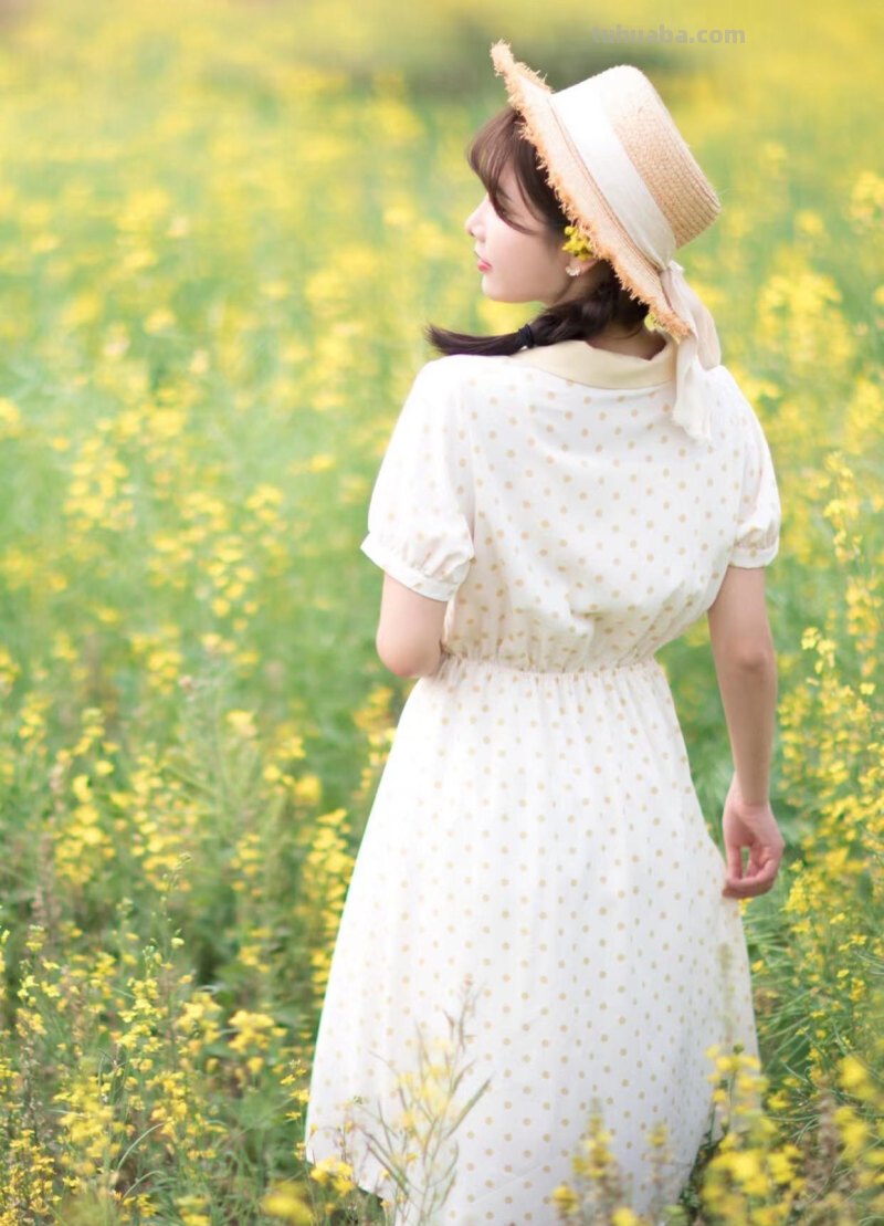 想要做到随时随地拍美照，拍照姿势学一学，上镜惊艳人很美