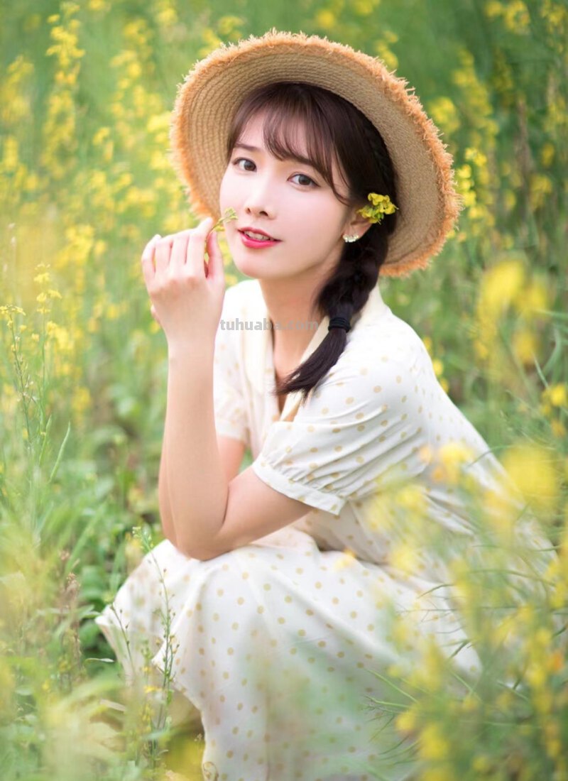 想要做到随时随地拍美照，拍照姿势学一学，上镜惊艳人很美