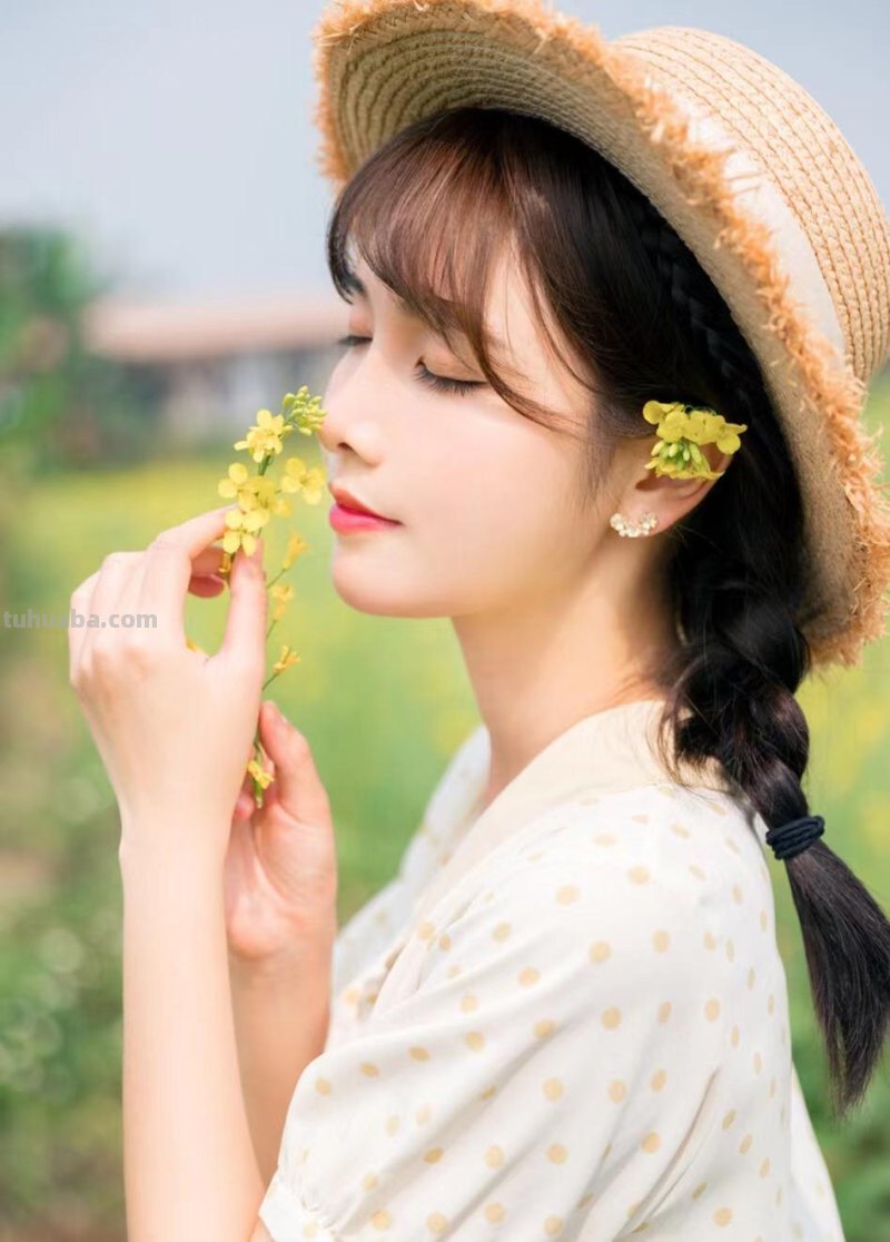 想要做到随时随地拍美照，拍照姿势学一学，上镜惊艳人很美