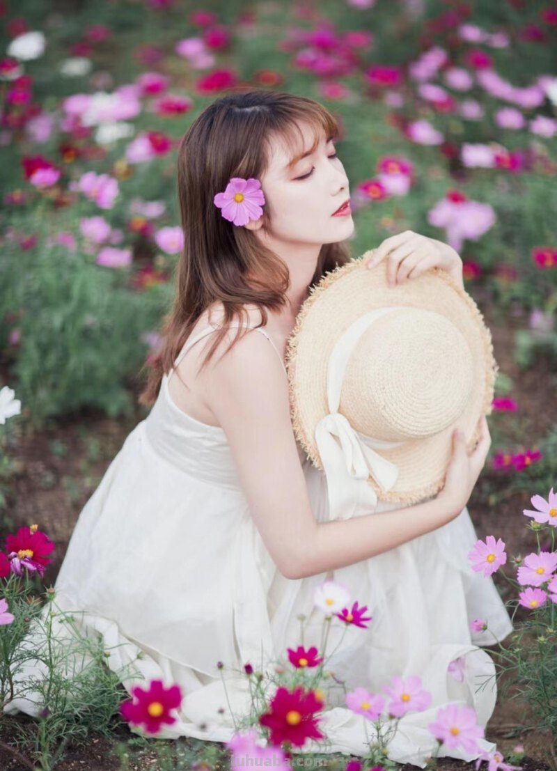 想要做到随时随地拍美照，拍照姿势学一学，上镜惊艳人很美