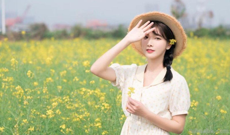 想要做到随时随地拍美照，拍照姿势学一学，上镜惊艳人很美