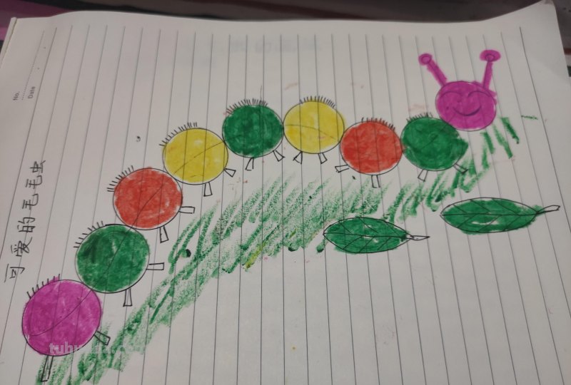 在家和小朋友一起画画，用硬币就能画出毛毛虫了
