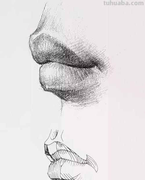 速写嘴好看 怎样在素描纸上画嘴唇？