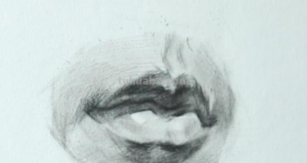 速写嘴好看 怎样在素描纸上画嘴唇？
