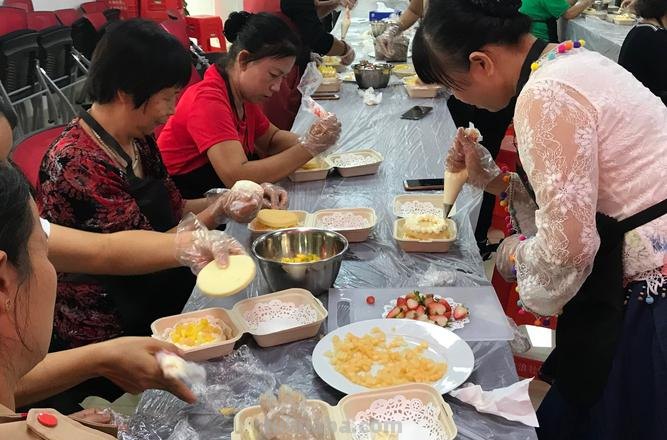 致敬“她”力量，社区邀请她们来DIY手工烘焙