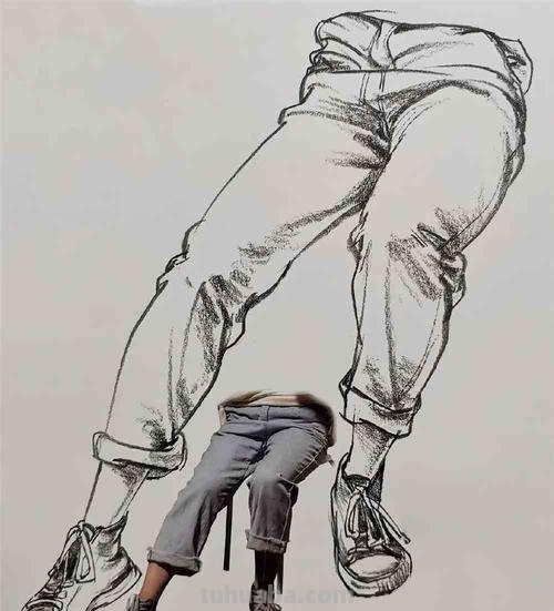 光影速写腿 怎样才能做到把速写人物的衣服裤子表现得很生动？