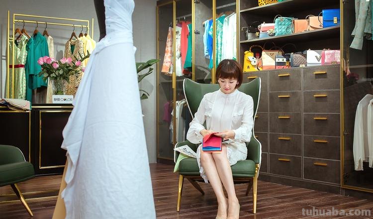 静菱色彩：探索色彩美学的创新者 