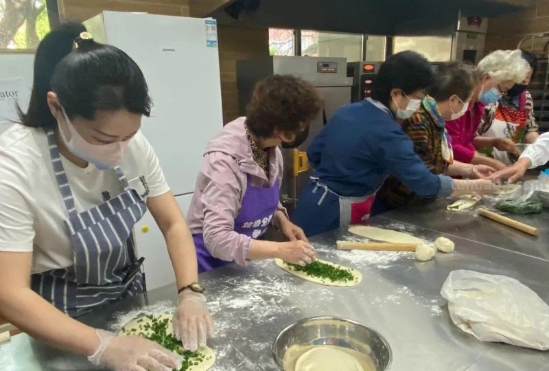 假期在家自制花卷，五个步骤就能做好→