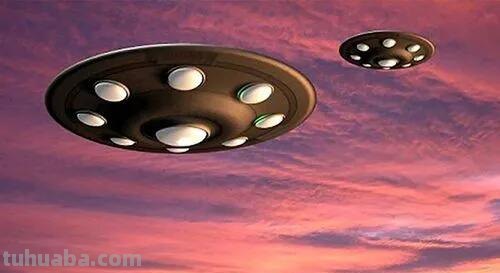 最简单的飞碟怎么画