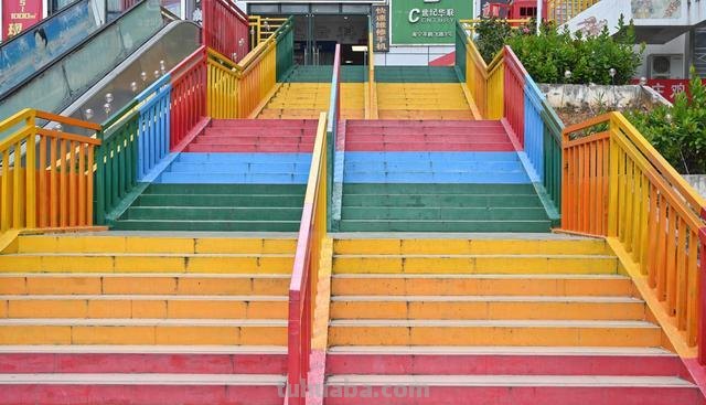 色彩阶梯及色彩阶梯图：如何运用色彩阶梯打造丰富多彩的作品 