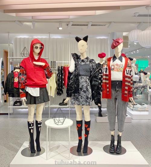 服装色彩陈列与服装色彩陈列图片：如何打造吸引眼球的视觉效果？ 