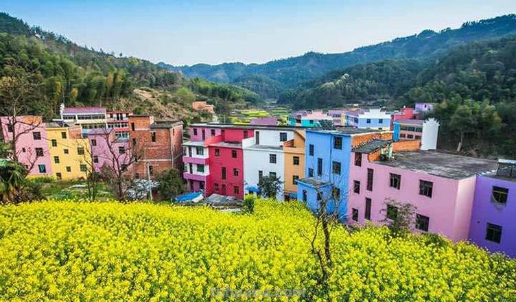 村庄风景色彩的美丽与魅力