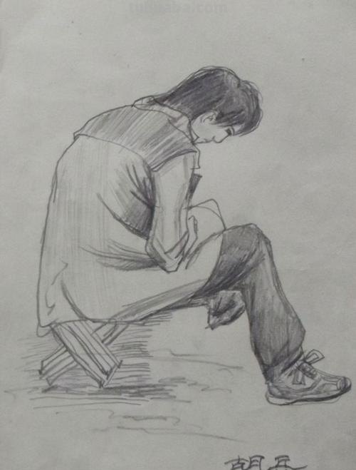 速写侧转身 侧面速写人物的点评？