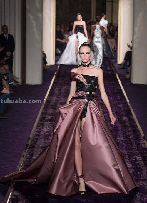 COS 举办ATELIER 限定系列巴黎时装秀