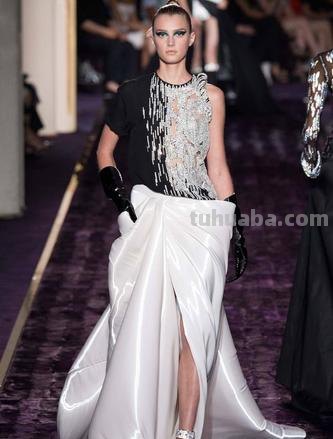 COS 举办ATELIER 限定系列巴黎时装秀