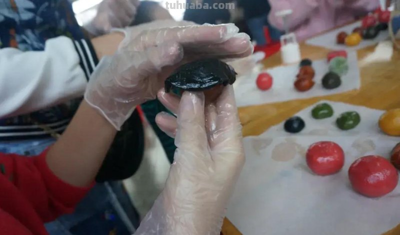 烘享快乐 焙感幸福-德化县总工会举办烘焙DIY活动