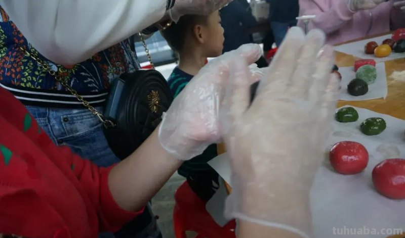 烘享快乐 焙感幸福-德化县总工会举办烘焙DIY活动